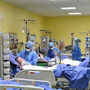 2020-03-27T133315Z_1410870718_RC2DSF9HFV8L_RTRMADP_3_HEALTH-CORONAVIRUS-ITALY-HOSPITAL_nbpbdq