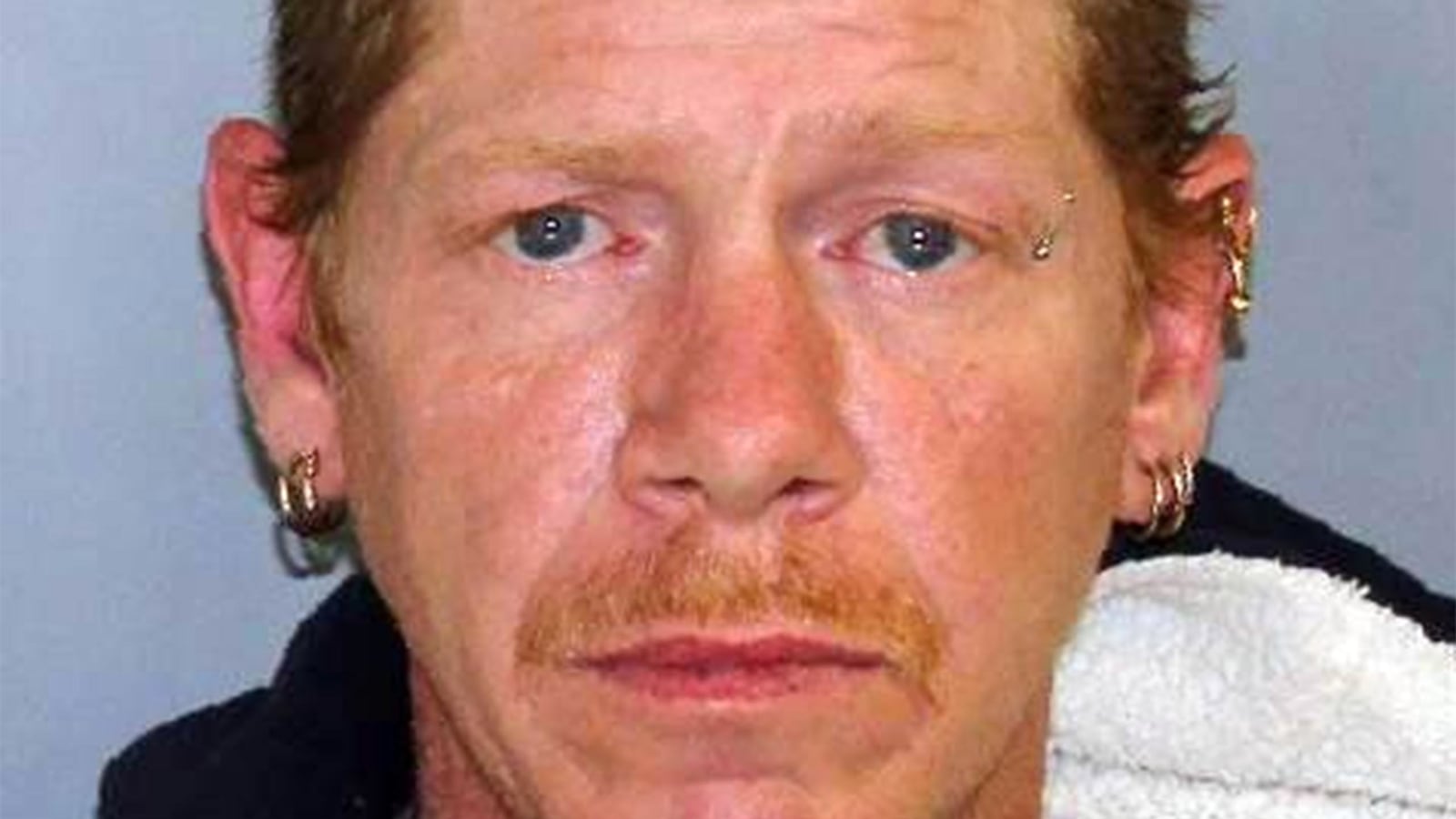 cheats/2015/10/25/police-man-kept-dead-mom-in-motel/151026-man-mom-motel-cheat_ckd0jp