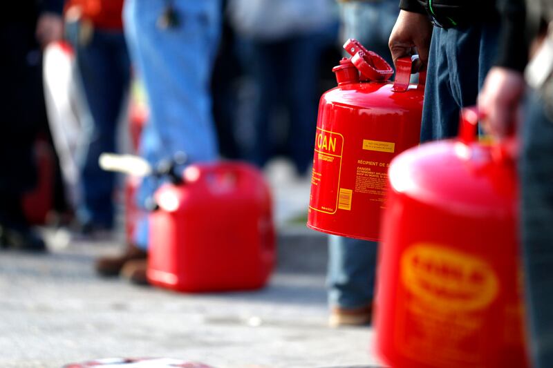 galleries/2012/11/06/sandy-s-shortages-power-gas-water-more-photos/sandy-shortages-gas_bvh6uj