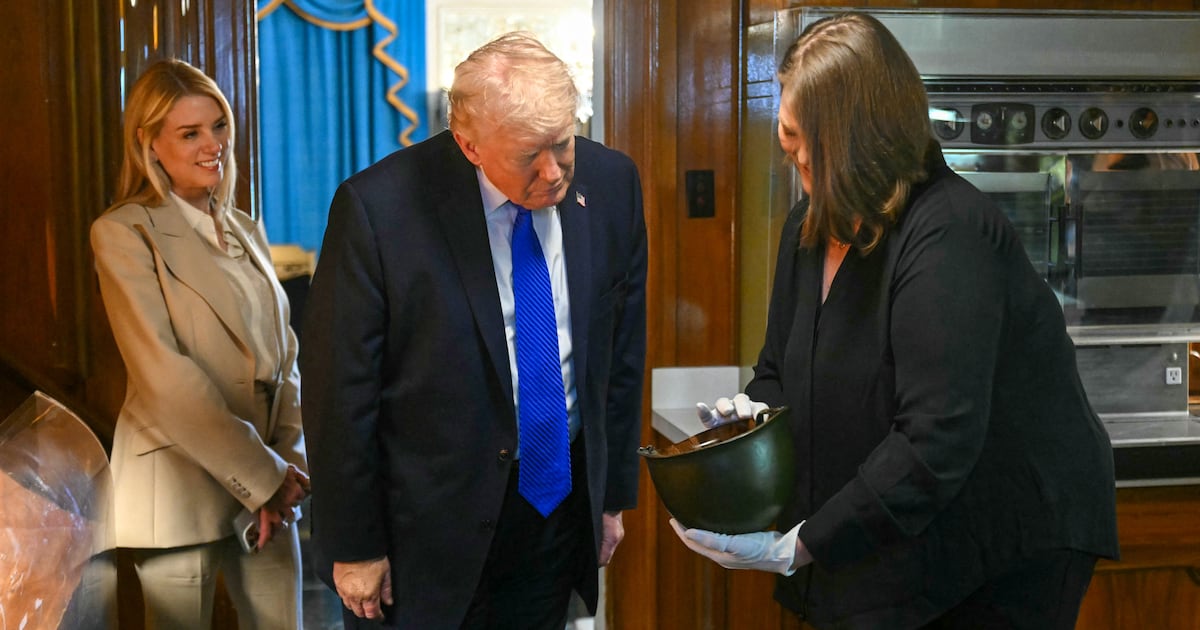 Trump and His Top Goons Play Tourist as War Rages on