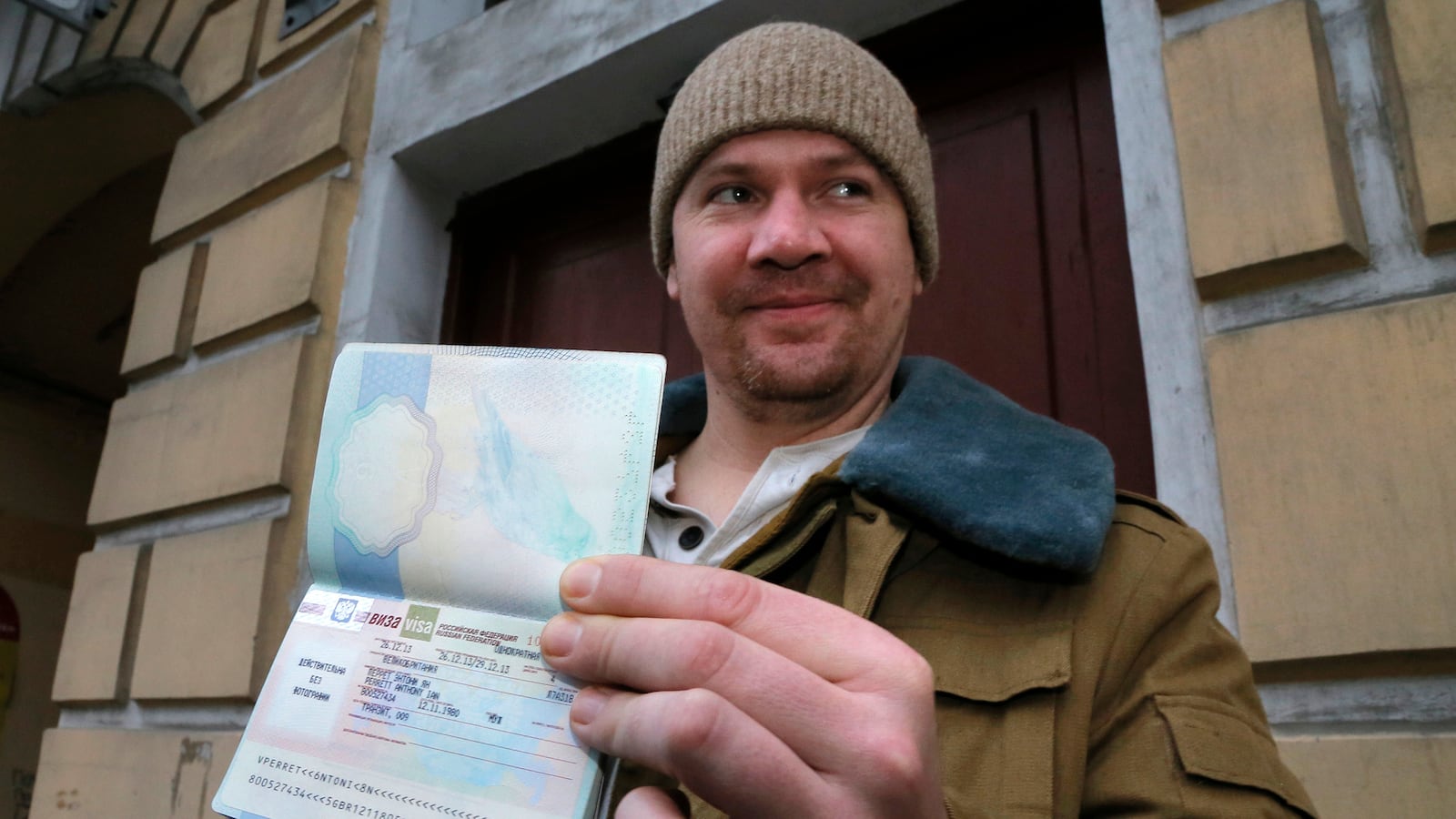 cheats/2013/12/26/russia-releases-activists/131226-greenpeace-russia-cheat_sh6zm0