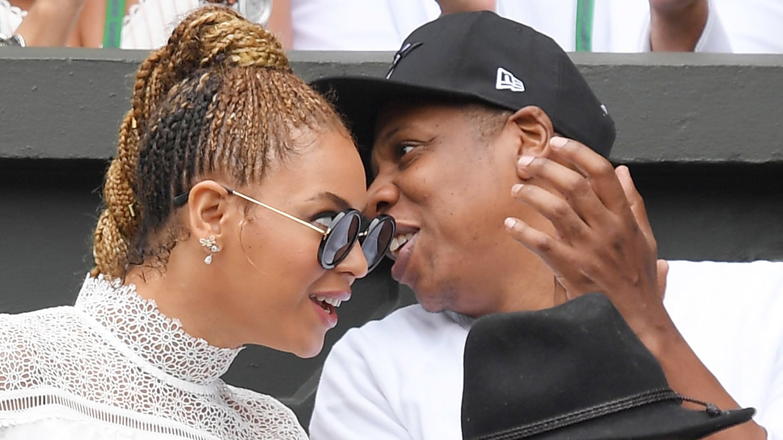 articles/2016/08/05/for-his-top-secret-birthday-bash-obama-parties-with-jay-z-beyonce/160805-swin-jayz-beyonce-tease_akdcld