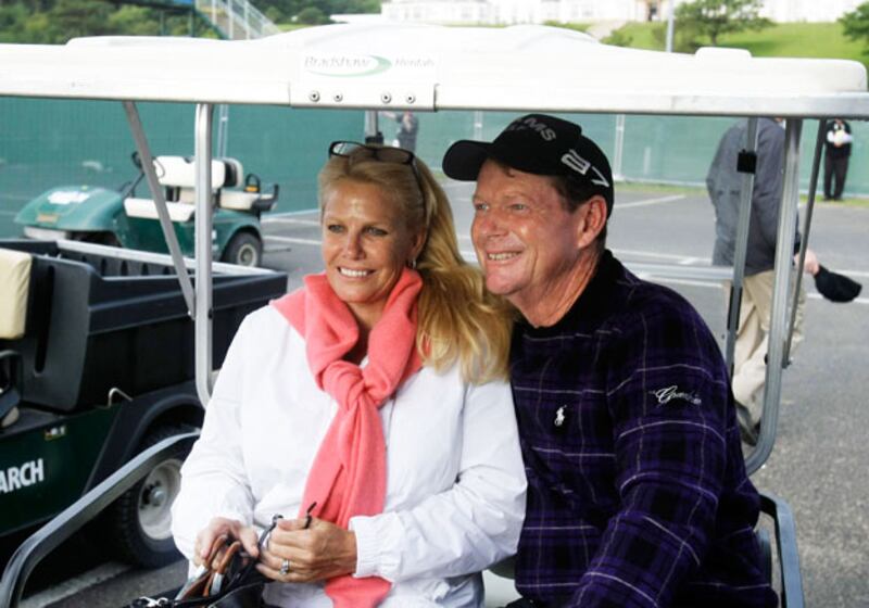 galleries/2009/12/02/golf-s-18-sexiest-wags/pga-wags---hilary-watson-tom-watson_n5lycp