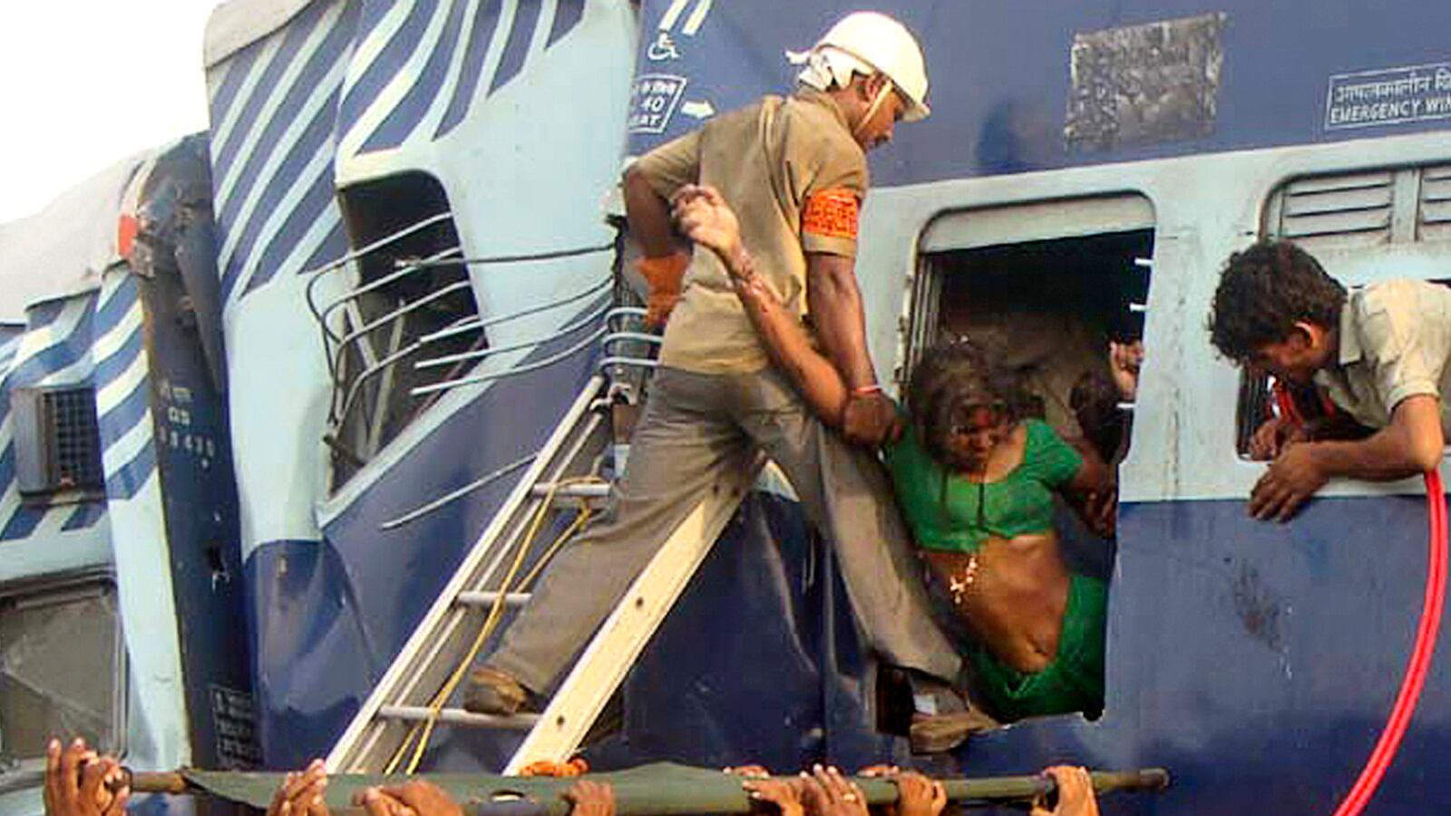 cheats/2012/05/22/indian-train-collision-kills-dozens/india-train-collision-cheat_odhub7