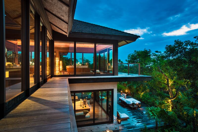 galleries/2014/11/29/omg-i-want-this-house-parrot-cay-turks-and-caicos-photos/141125-parrot-3_bw1y04