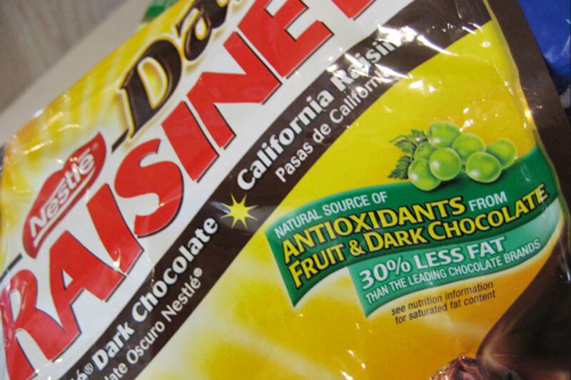 galleries/2011/10/14/most-fattening-halloween-candy-snickers-twix-kit-kat-candy-corn-photos/deadliest-halloween-candy-most-fattening-gal-raisinets_mbigxm