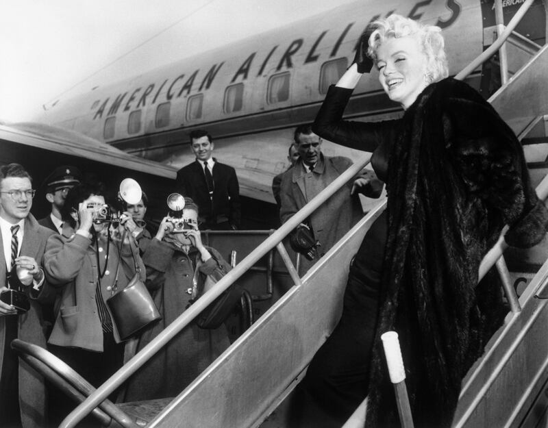 galleries/2013/08/10/classic-jet-set-jackie-o-liz-tayor-more-stars-in-the-air-photos/classic-jet-set-marilyn-monroe_xvw74e