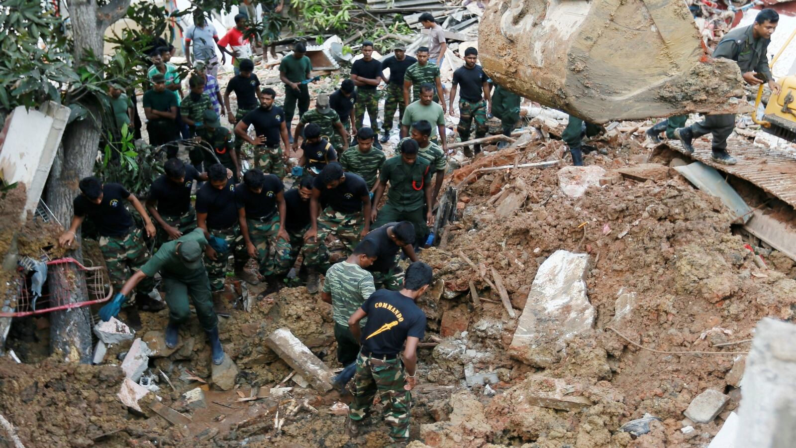 cheats/2017/04/15/16-killed-in-sri-lanka-trash-dump-collapse/170415-sri-lanka-landfill-deaths-cheat_gtnqkt