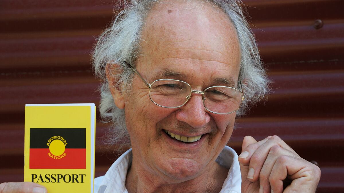 cheats/2012/09/15/assange-given-aboriginal-passport/aboriginal-passport-assange-father-cheat_iynxmf