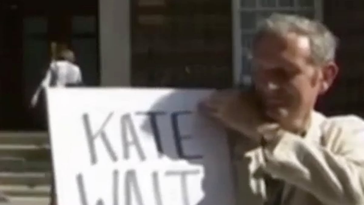 articles/2013/07/19/desperate-days-for-reporters-as-they-turn-to-dylan-parodies/val-low_vkqvjl