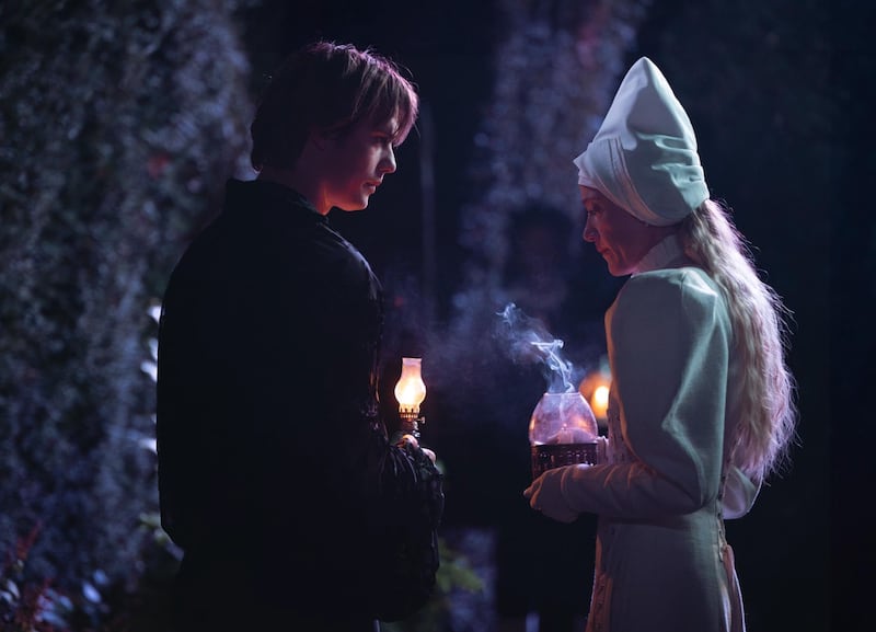 Nicholas Galitzine and Maika Monroe