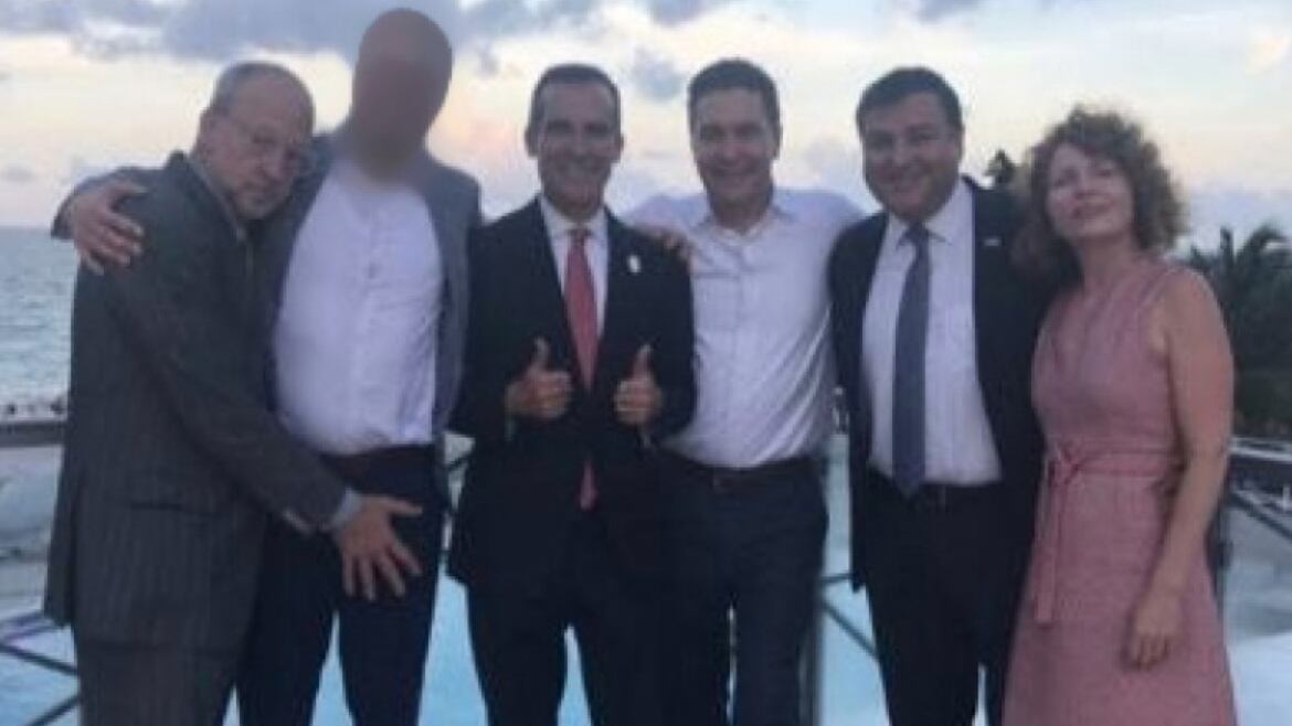 Screen_Shot_2020-11-21_at_12.12.25_AM_lx5avo