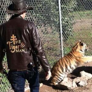 171225-briquelet-tiger-man-tease_wqxbne