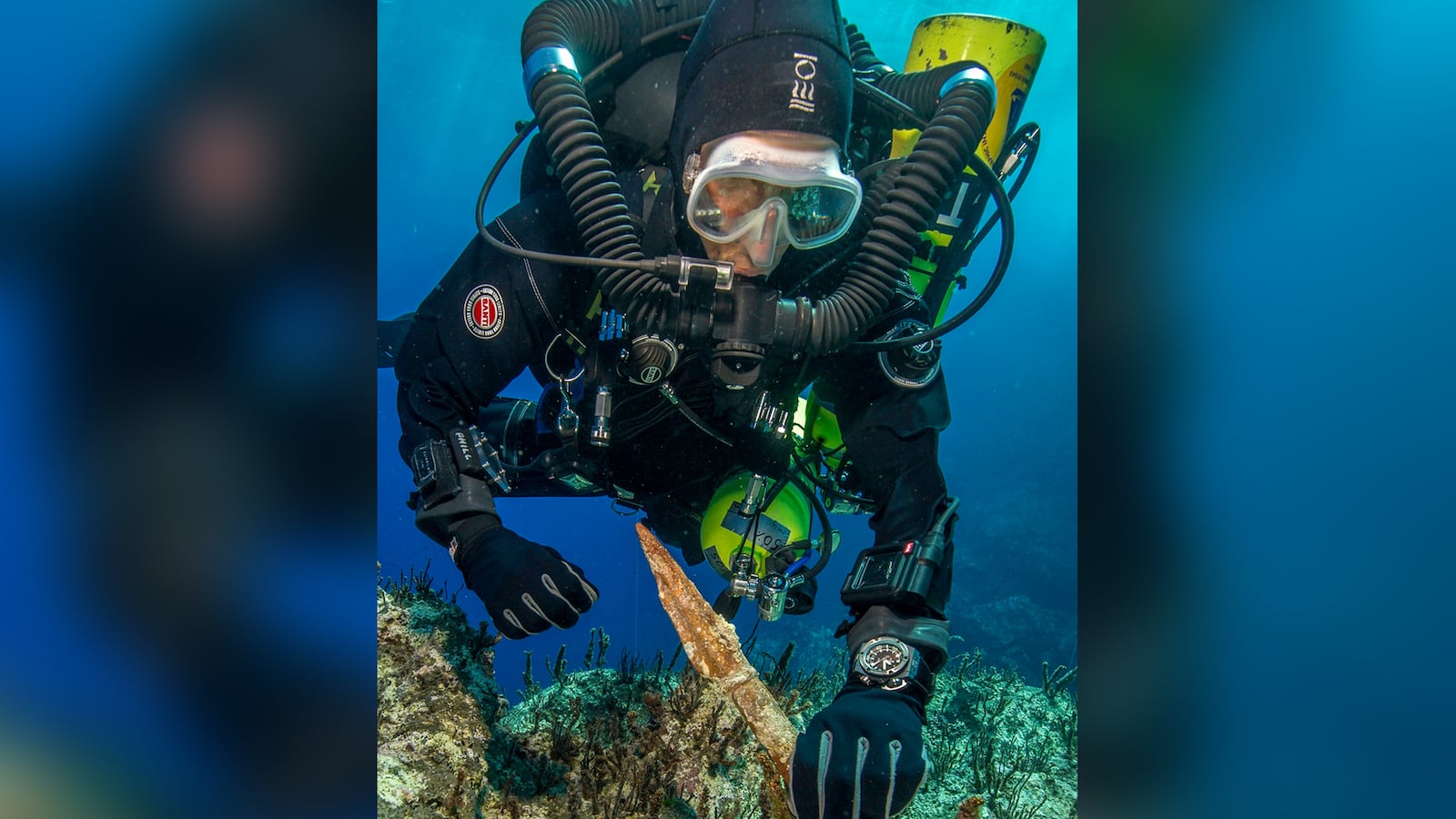 articles/2015/09/30/2-000-year-old-shipwreck-keeps-yielding-treasure/150930-coolman-greek-shipwreck-tease_dlzwee