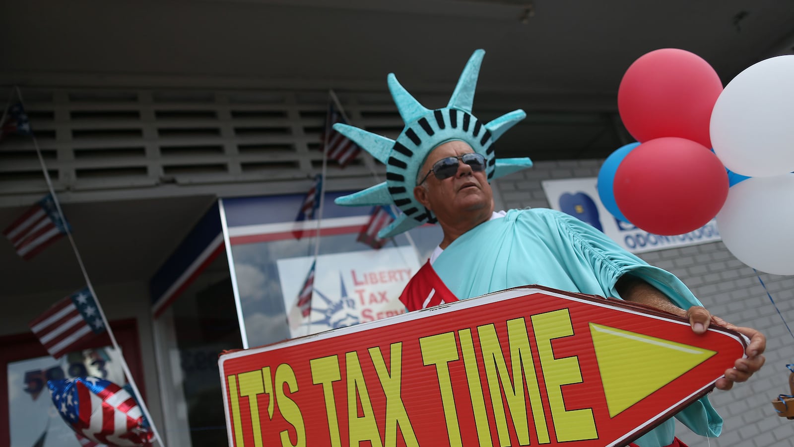 articles/2017/04/17/uncle-sam-angel-investor-how-an-equity-approach-to-government-funding-could-revolutionize-revenue-without-raising-taxes/170417-avlon-Ferenstein-tax-day-tease_yrwjre