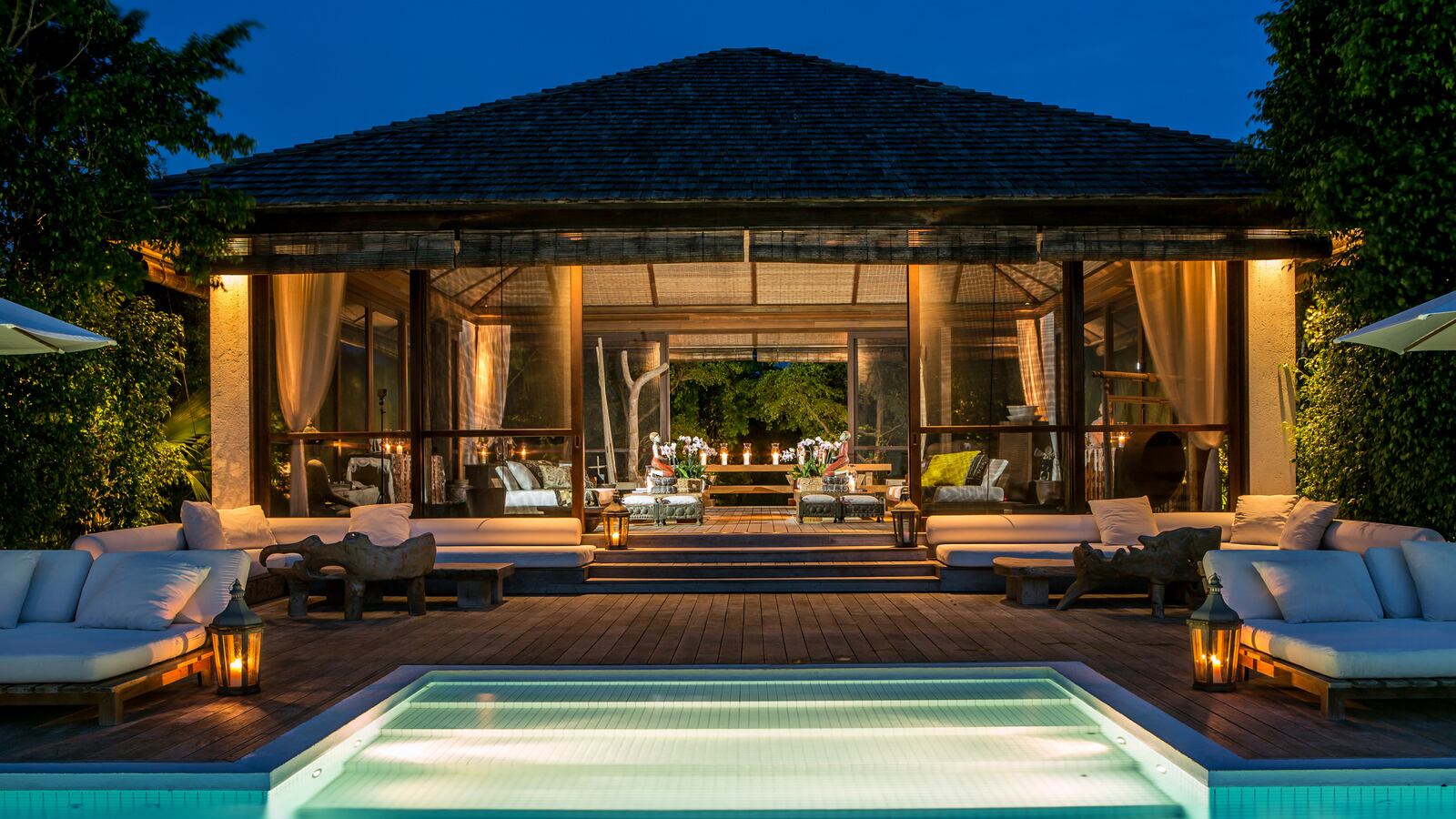 galleries/2014/11/29/omg-i-want-this-house-parrot-cay-turks-and-caicos-photos/141125-parrot-14_ysjhz9