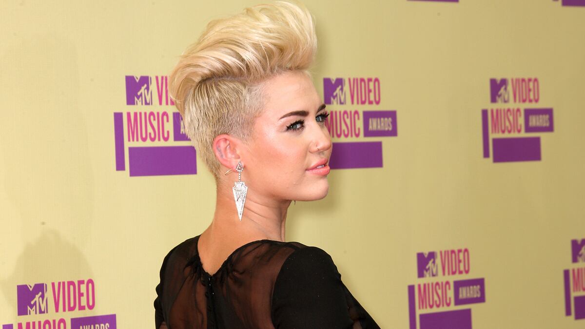 cheats/2012/09/08/man-arrested-at-miley-cryus-s-house/miley-cyrus-break-in-cheat_upmtzr