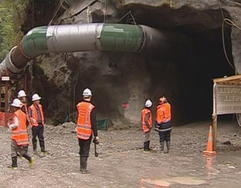 articles/2010/11/19/new-zealands-nightmare-29-miners-trapped-underground/nz-mine-explosion_142671_vpx2zm