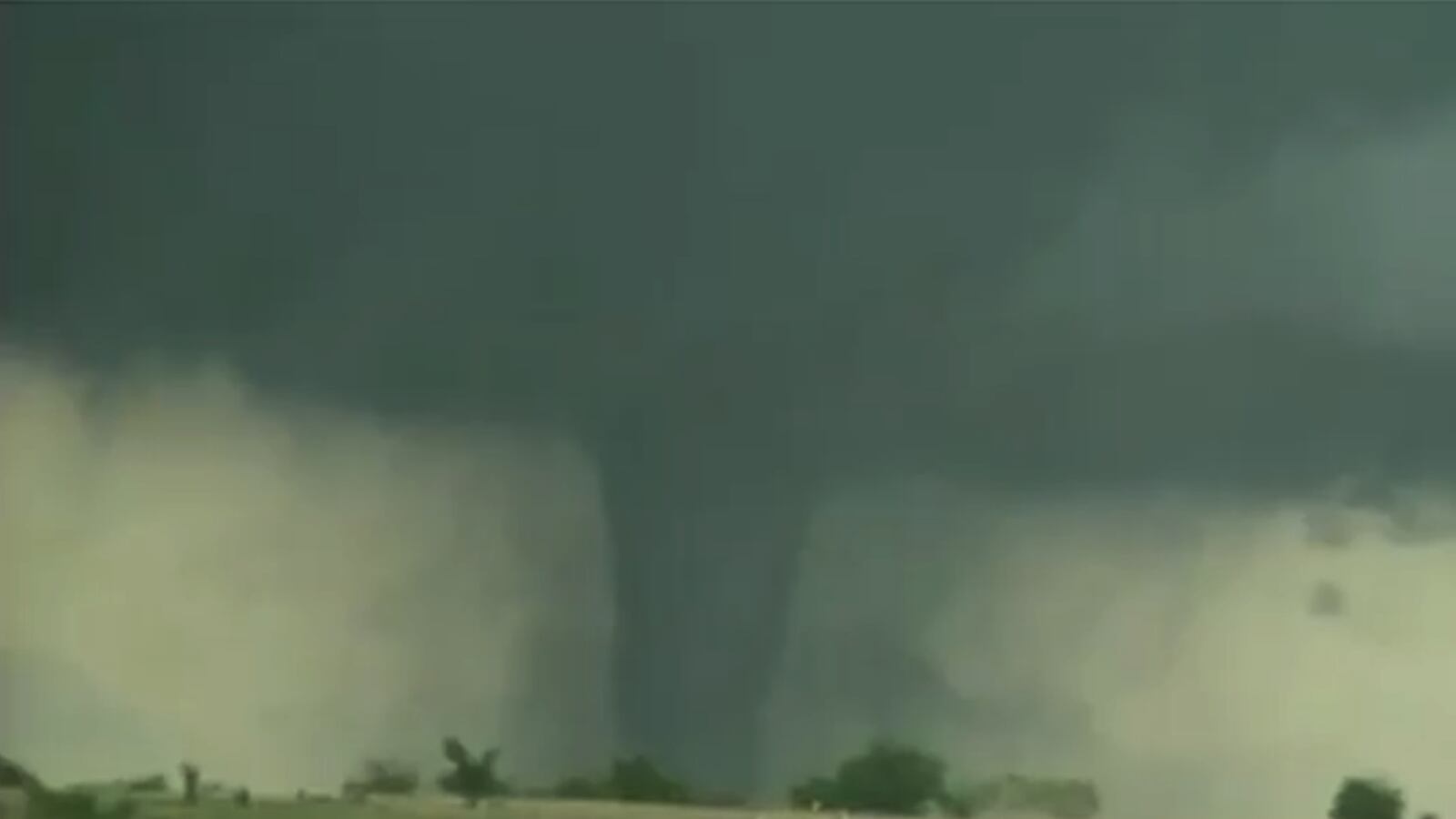 cheats/2016/05/09/video-violent-f4-tornado-strikes-oklahoma/160509-tornado-oklahoma-cheat_rm77r6