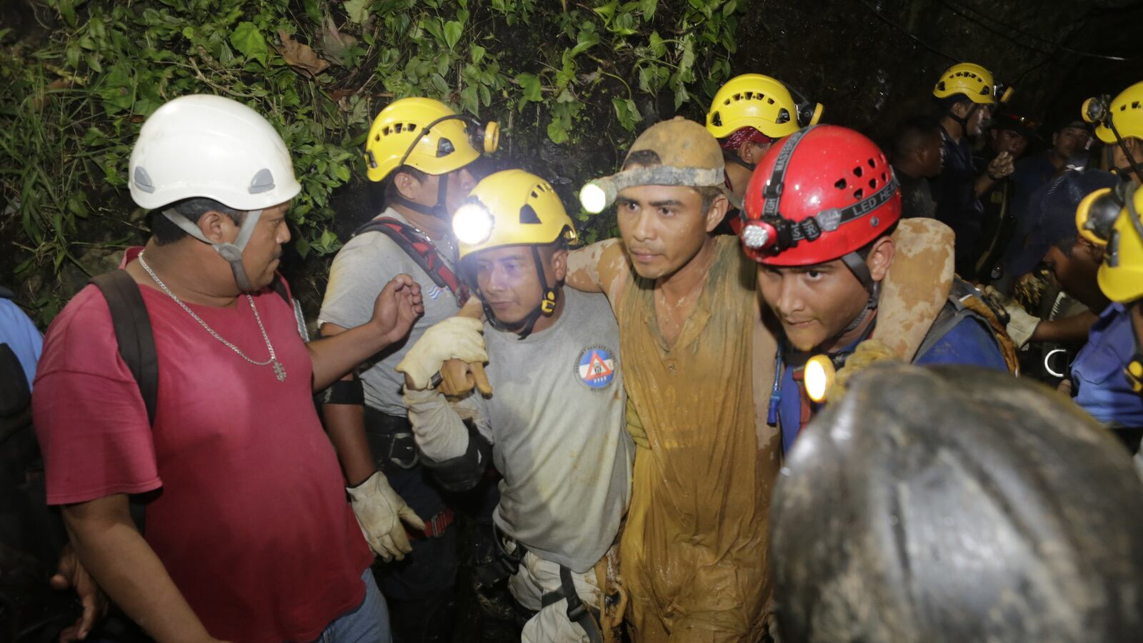 cheats/2014/08/30/nicaraguan-miners-rescued-from-collapse/140830-nicarauga-mine-cheat_guvrtz