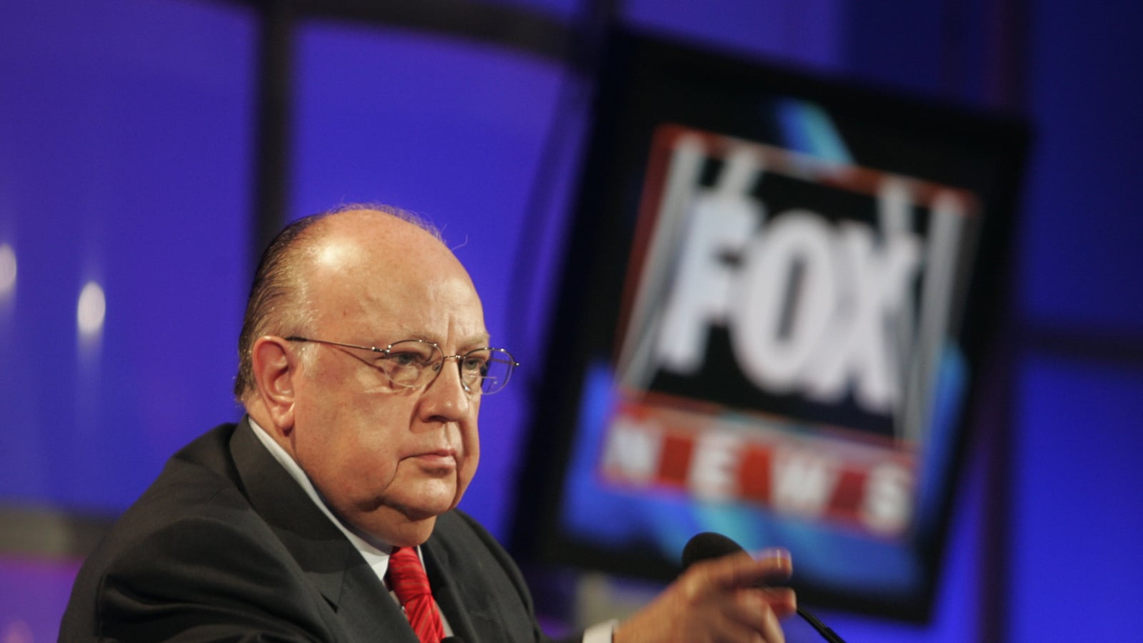 2006-07-25T000000Z_2039182807_GM1DTCVOOIAA_RTRMADP_3_MEDIA-FOX_dfhdsf