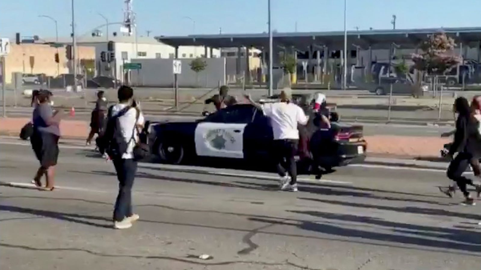 2020-05-28T053535Z_774492582_RC2HXG92HZ72_RTRMADP_3_MINNEAPOLIS-POLICE_sqefuy