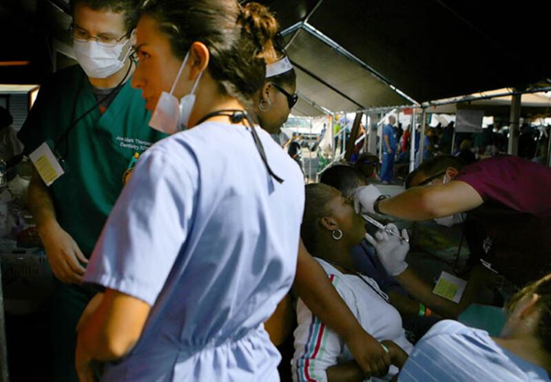 galleries/2009/10/15/inside-a-traveling-health-care-tent-city/allman-healthcare---9_nnaxs4