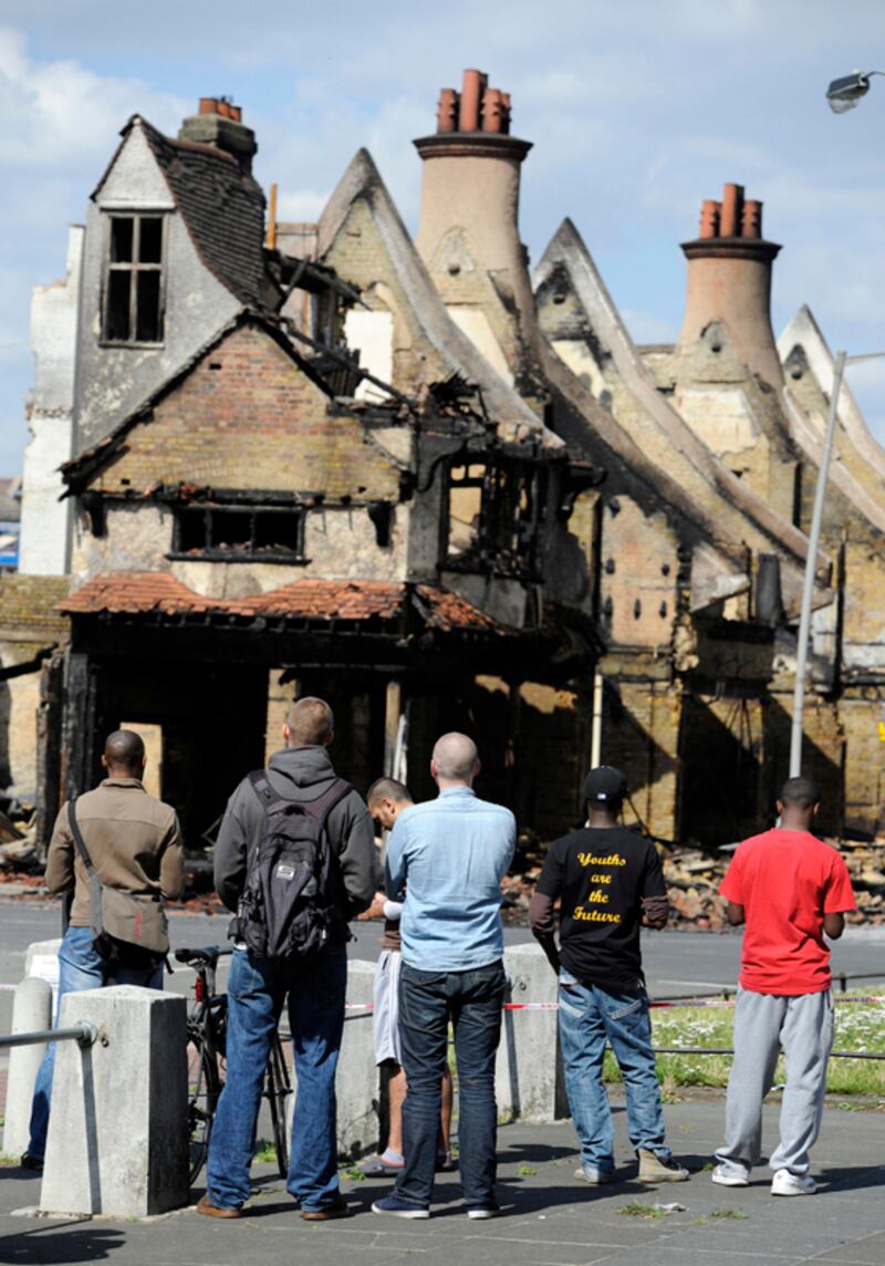 galleries/2011/08/09/photo-of-riots-across-london-and-united-kingdom/london-riots-burned-houses_z1lzbg