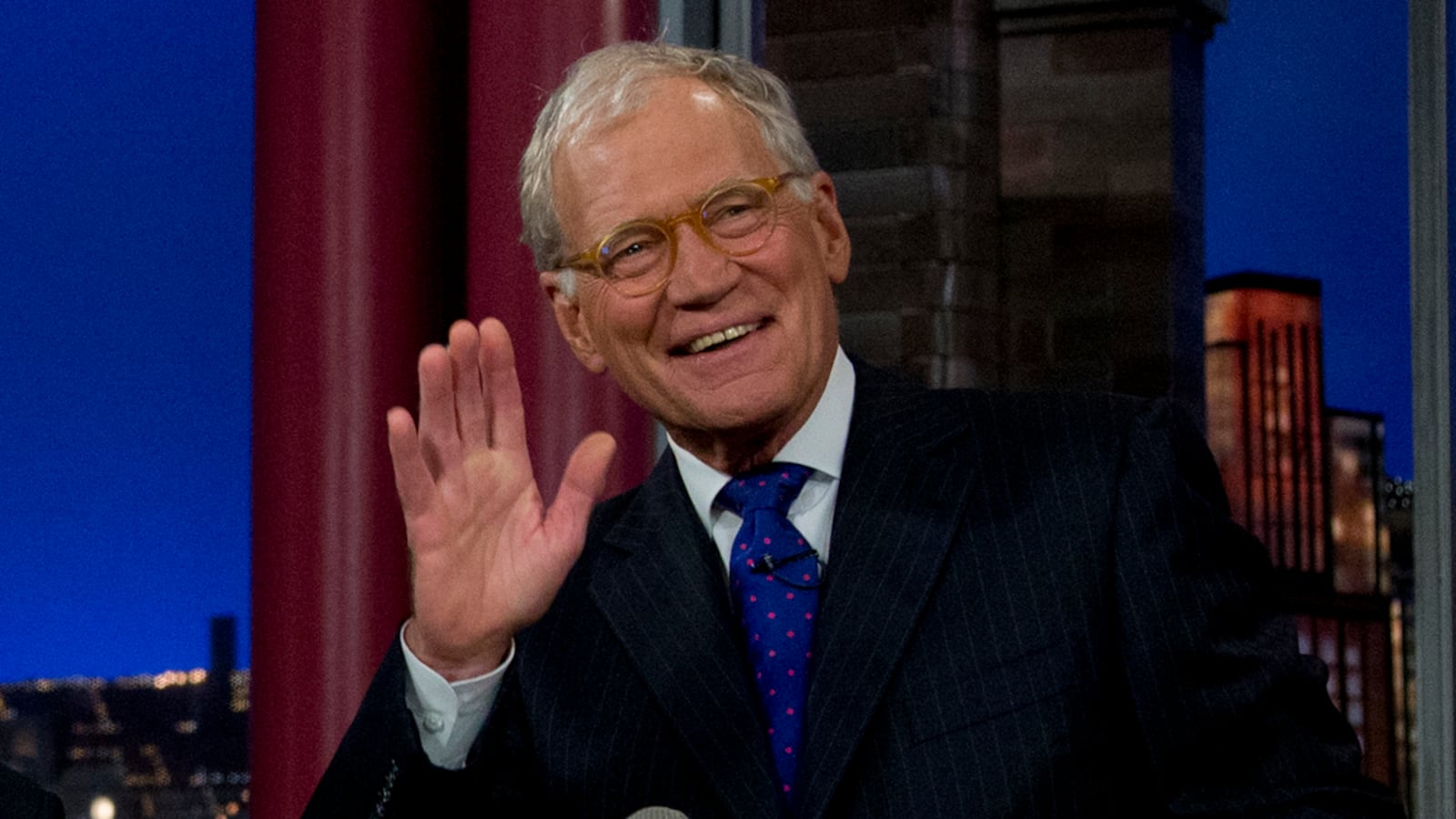 cheats/2012/10/30/sandy-knocks-out-late-night-shows/letterman-tapes-show-with-no-audience-cheat_dvpoth