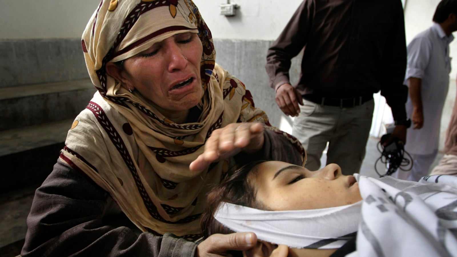 cheats/2012/12/18/vaccination-team-killed-in-karachi/pakistan-polio-workers-killed-cheat_b6ruqv