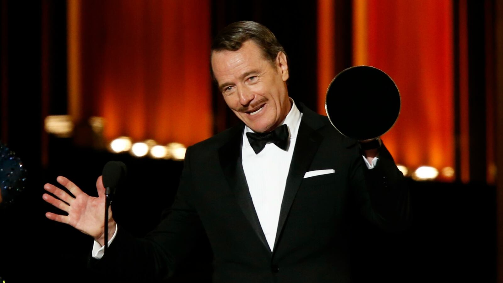 cheats/2015/11/04/bryan-cranston-don-t-hate-on-fox/151104-cranston-cheat_ua7zxm