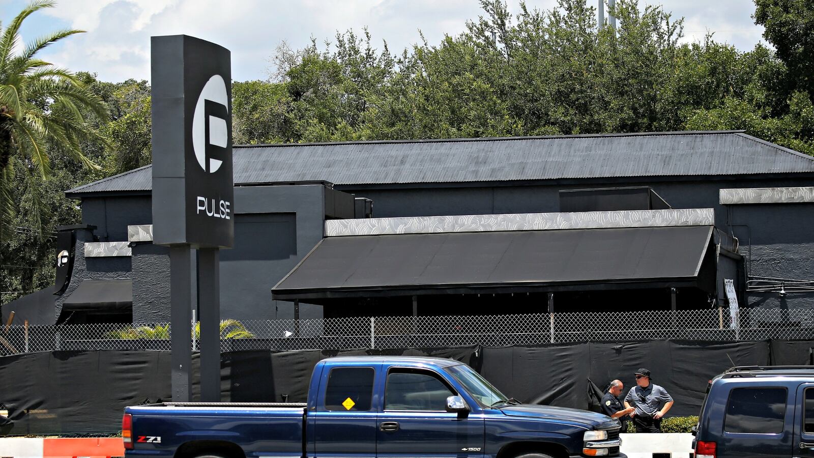 cheats/2016/06/22/video-shows-orlando-attacker-shooting-at-already-injured-people/160622-pulse-nightclub-cheat_fp8edb