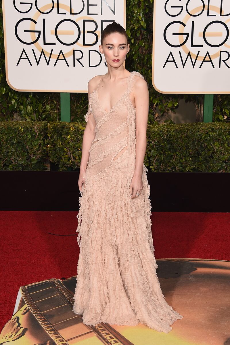 galleries/2016/01/10/jennifer-lopez-s-golden-globes-red-carpet-masterclass/160110-teeman-golden-globes-21_j8iapl