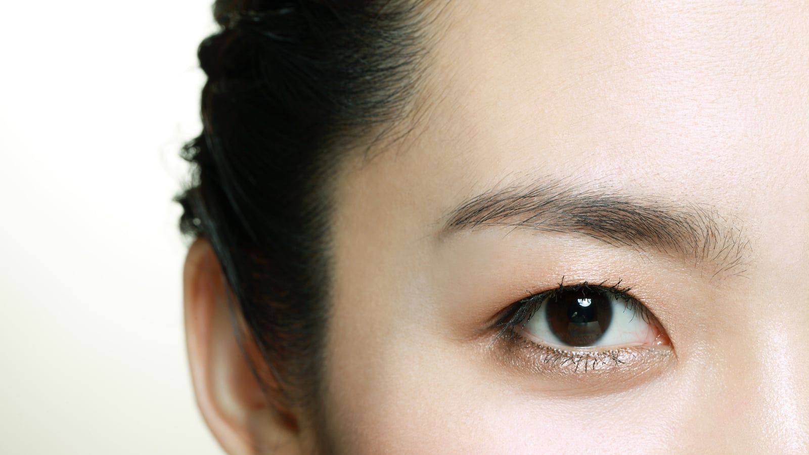 articles/2014/11/28/when-did-asians-stop-being-minorities/141127-mak-minority-tease_cbieqf