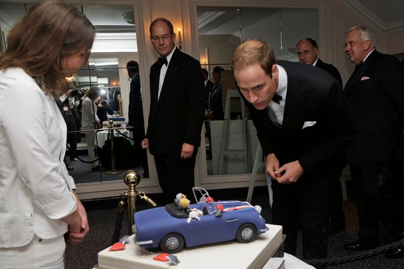 articles/2012/10/18/prince-william-face-to-face-with-cake-version-of-royal-wedding/william-charity-giles-sykes_sls2e9