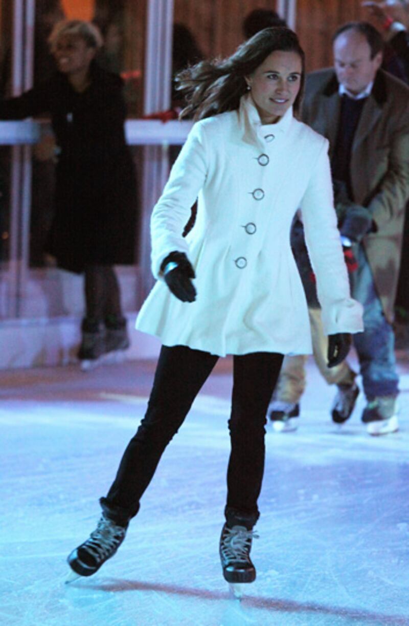 galleries/2011/12/16/pippa-middletons-year-in-romance-photos/pippa-middleton-ice-skating_om7vho