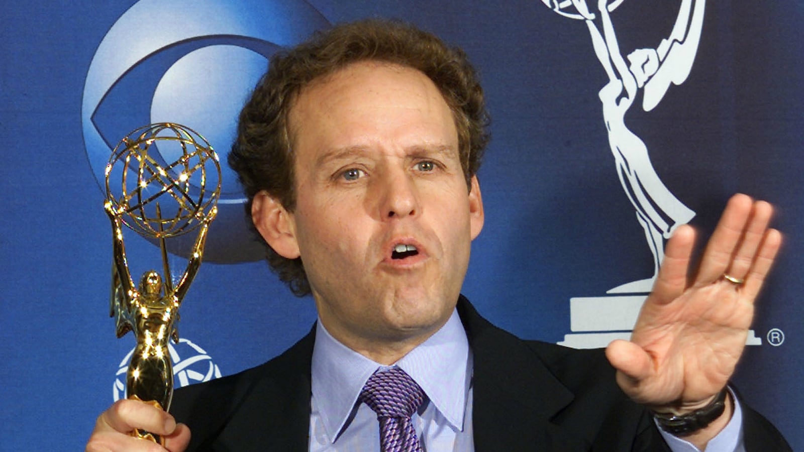 cheats/2016/07/20/report-veep-actor-disqualified-from-emmys/160720-peter-macnicol-cheat_khfdrj