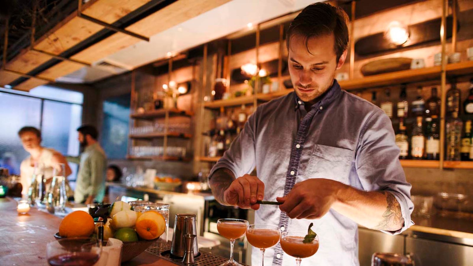 articles/2016/10/05/three-drinks-in-san-francisco-california/161004-horn-sf-cocktails-tease_dcggp7