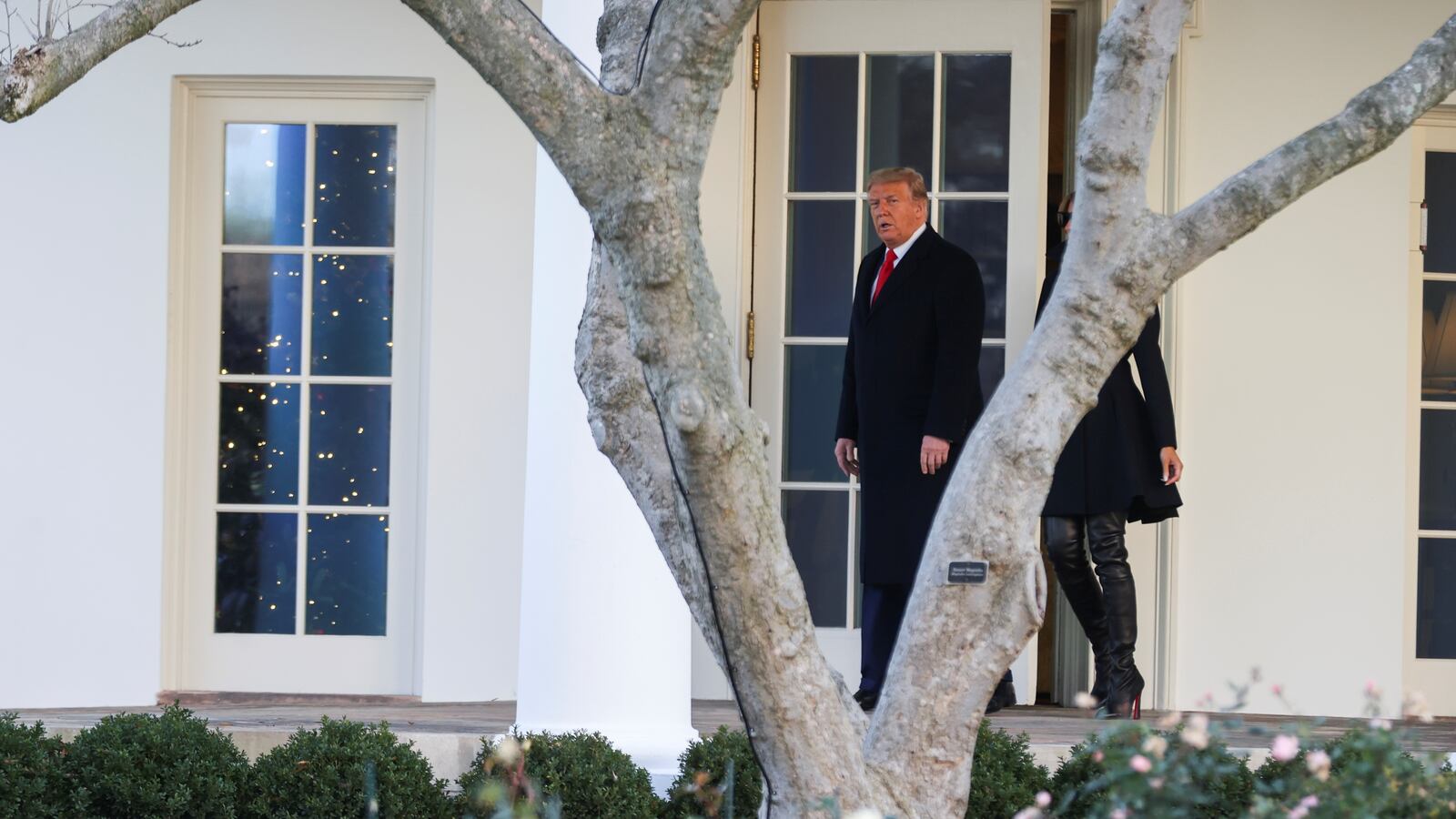 2020-12-23T211318Z_1534159585_RC29TK9G8ZQ8_RTRMADP_3_USA-TRUMP_rsk7gw