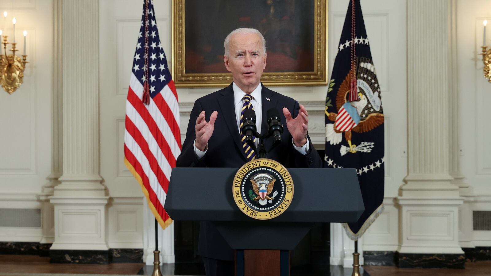 2021-02-24T221846Z_1806562392_RC2AZL925MTU_RTRMADP_3_USA-BIDEN-SUPPLY-CHAINS_pt8ics