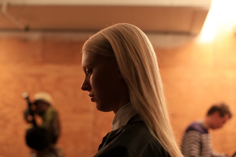 galleries/2014/02/08/backstage-at-prabal-gurung-new-york-fashion-week-2014-photos/prabalgurung13_itx1br