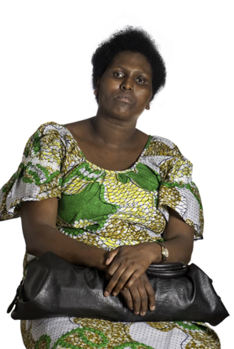 galleries/2012/03/05/congolese-refugee-portraits-photos/congolese-refugees-dress-purse_vaw4gi