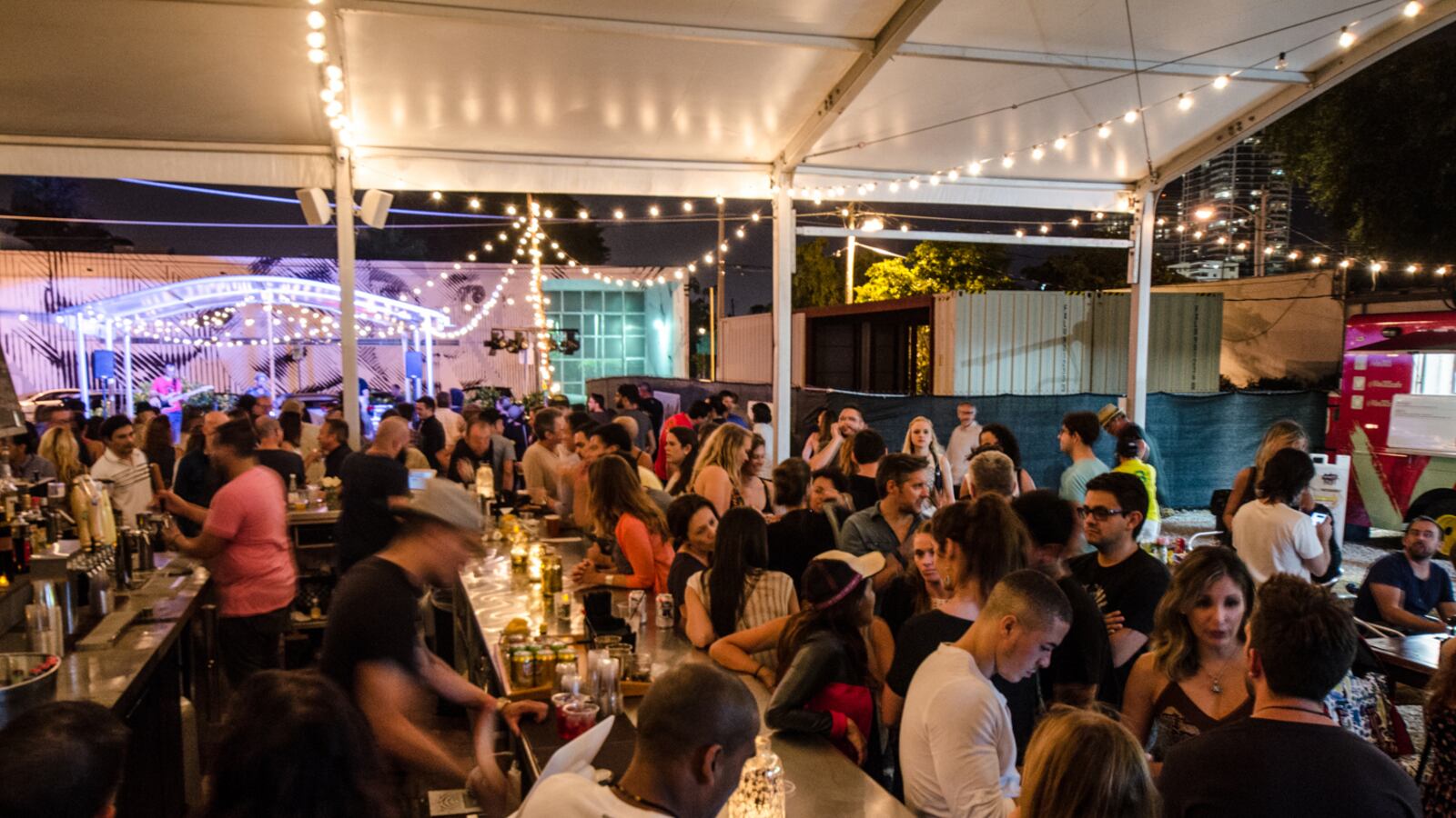 articles/2016/08/17/zika-hits-miami-s-outdoor-restaurants/160816-allen-zika-miami-restaurants-tease_xvzl9n