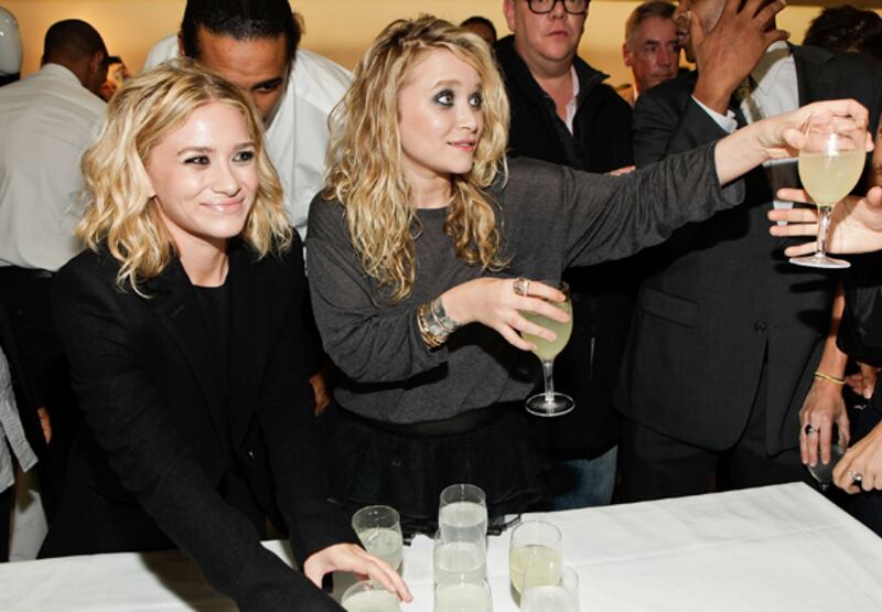 galleries/2009/09/10/fashion-s-night-out/fashionsnightout--ashley-mk-olsen_qgok3s