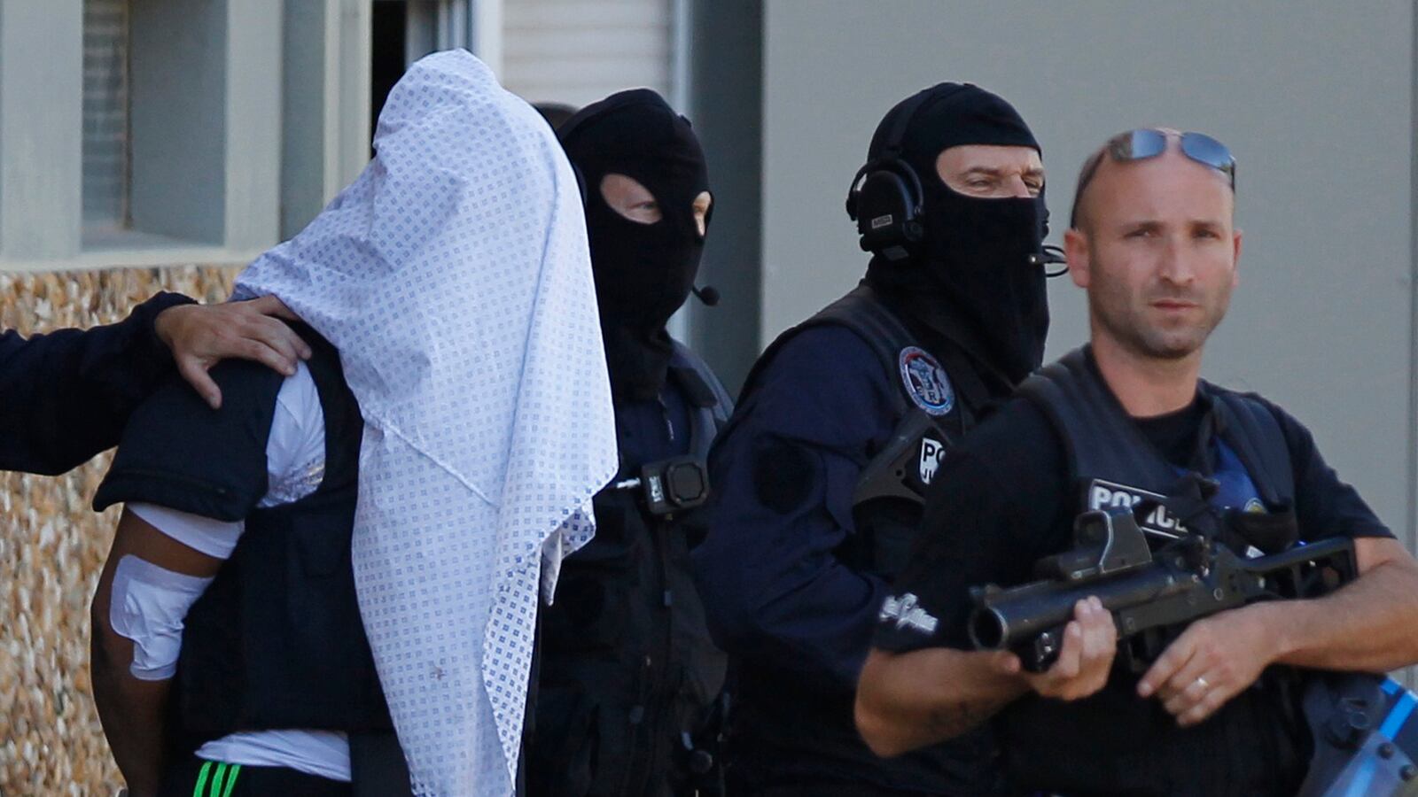 cheats/2015/12/23/france-beheading-suspect-kills-himself/151223-yassin-salhi-cheat_c2ayah