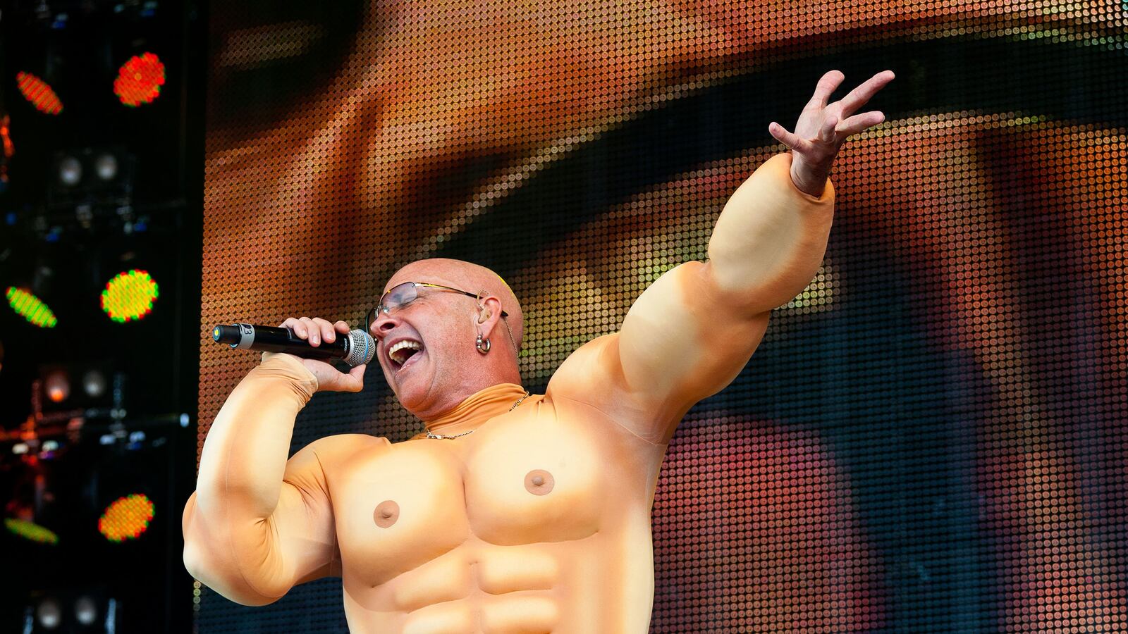 articles/2015/04/23/the-i-m-too-sexy-guys-are-the-nicest-9-11-truthers-you-ll-ever-meet/150423-swin-right-said-fred-tease_wweybt