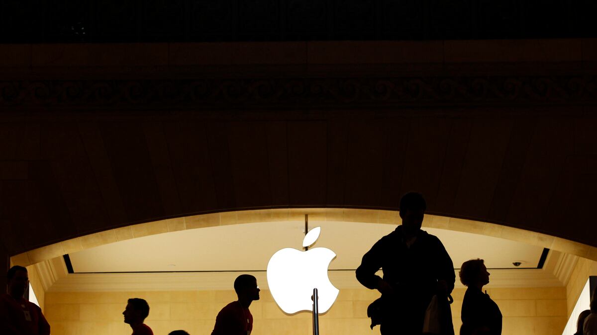 cheats/2014/07/22/apple-orders-70-80-million-new-iphones/140722-apple-cheat_puxer7