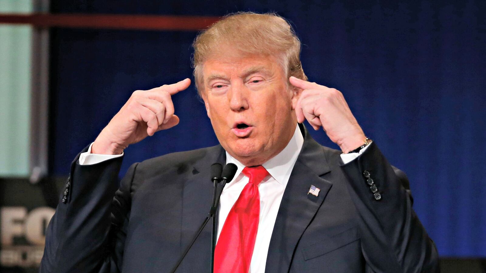 articles/2016/01/28/how-to-live-stream-donald-trump-s-veterans-event-rivaling-gop-debate/160126-donald-trump-fox-cheat_uzyuxx