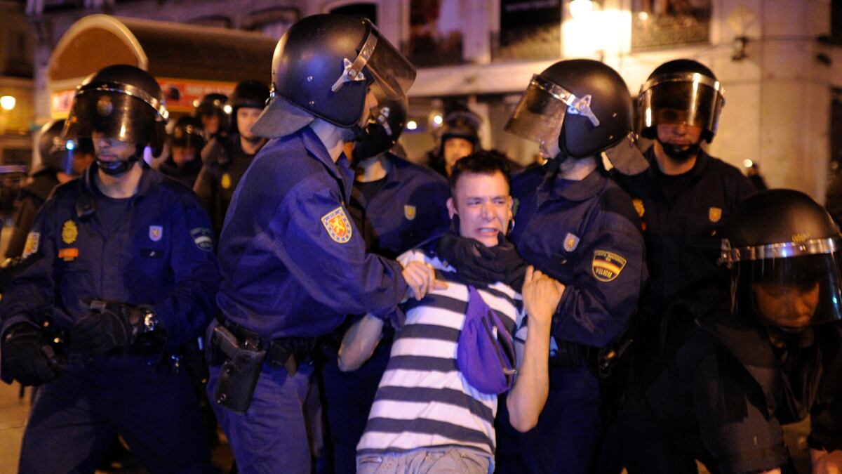 cheats/2012/05/13/spaniards-rally-against-austerity/madrid-austerity-protests-riot-police-cheat_jhf9ao