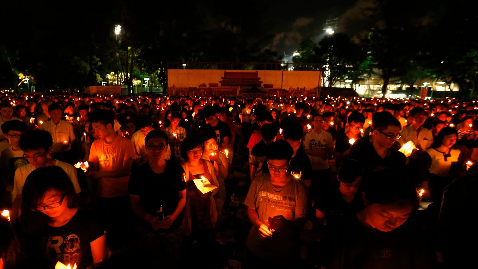 cheats/2014/06/04/100k-honor-tiananmen-in-hong-kong/140604-tiananmen-vigil-cheat_aipcdi